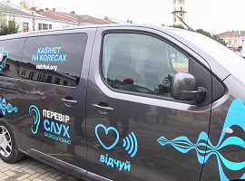 У Коломиї фахівці «кабінету на колесах» безкоштовно перевіряли слух (відео) У Коломиї фахівці «кабінету на колесах» безкоштовно перевіряли слух (відео)