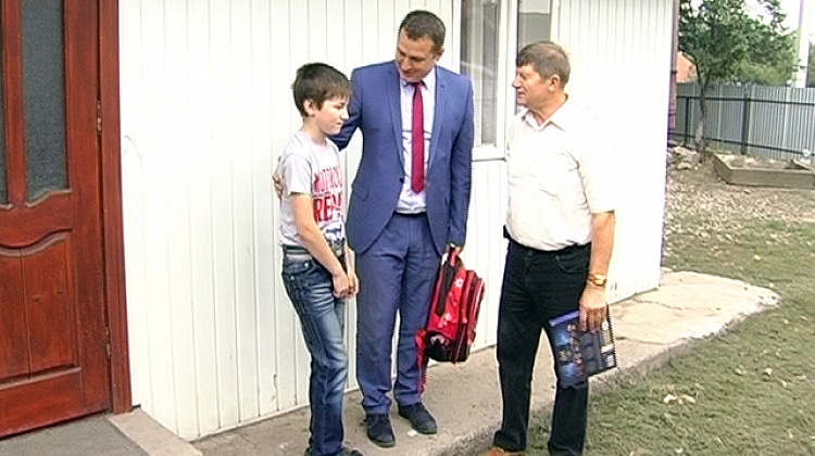 Школярі Коломийщини до 1 вересня отримали нові портфелики (відео)