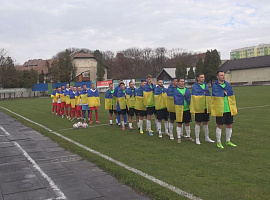 На підтримку ЗСУ. В Коломиї змагалися футболісти (відео)