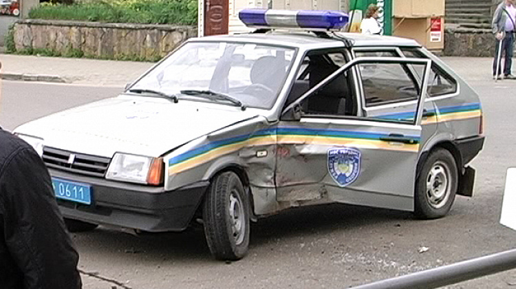 У Коломиї автомобіль ДСО потрапив у ДТП (відео)