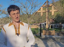 Придорожній хрест встановили та освятили у селі Космач, що на Косівщині (відео)
