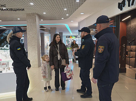 Рятувальники нагадують відвідувачам торгових центрів Івано-Франківщини порядок дій під час тривоги