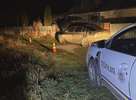 Поліцейські Івано-Франківщини затримали чоловіка, причетного до умисного підпалу авто (відео)