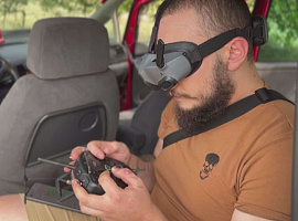 Як оператори FPV-дронів нищать ворожу техніку