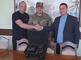 Благодійники передали безпілотник для військових (відео)