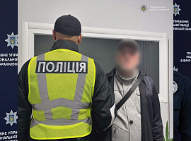Поліцейські Прикарпаття затримали мешканця Долини, який незаконно зберігав арсенал зброї