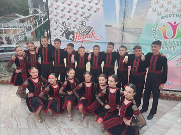 Ансамбль бального танцю «Квіти Надії» привіз перемоги з міжнародного конкурсу у Болгарії (відео)