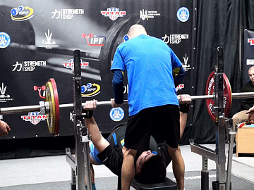 Коломияни продемонстрували хороші результати на чемпіонаті області з класичного жиму лежачи (відео)