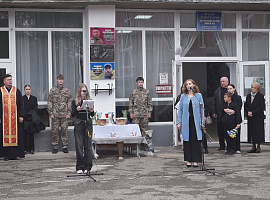 Меморіальну дошку Сергієві Могильняку встановили на фасаді Коломийського ліцею №2 (відео)