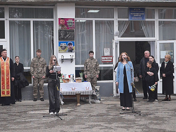 Меморіальну дошку Сергієві Могильняку встановили на фасаді Коломийського ліцею №2 (відео)