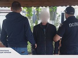 Коломийські поліцейські затримали чоловіка, який обікрав колишнього орендодавця (відео) Коломийські поліцейські затримали чоловіка, який обікрав колишнього орендодавця (відео)