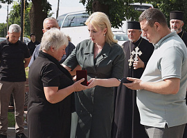 У Снятині вручили понад 40 відзнак для захисників, на жаль, посмертно (відео) У Снятині вручили понад 40 відзнак для захисників, на жаль, посмертно (відео)