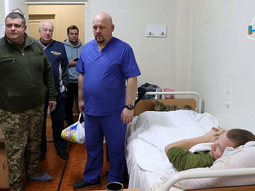 День Збройних сил України: у Коломиї привітали військових у медзакладах (відео)