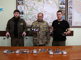 5 FPV-дронів для військових передала родина Грабовецьких з Коломиї (відео)