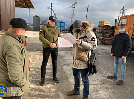 СБУ заблокувала на Прикарпатті масштабний канал контрабанди лісу (фото) СБУ заблокувала на Прикарпатті масштабний канал контрабанди лісу (фото)
