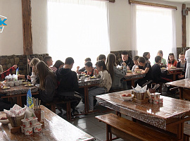 Фахівці Коломийського відділу Держпродспоживслужби стежать за роботою їдалень у пришкільних таборах (відео)